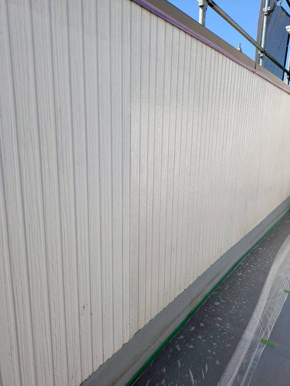 さいたま市中央区で青と白の2色塗りで色褪せたサイディング外壁が復活！